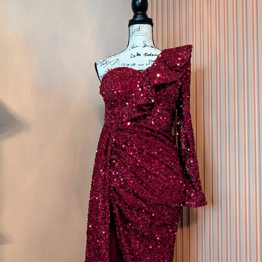 One-Shoulder Sequined Ruffle Slit Maxi Gown – Burgundy – Size Small (NWT)